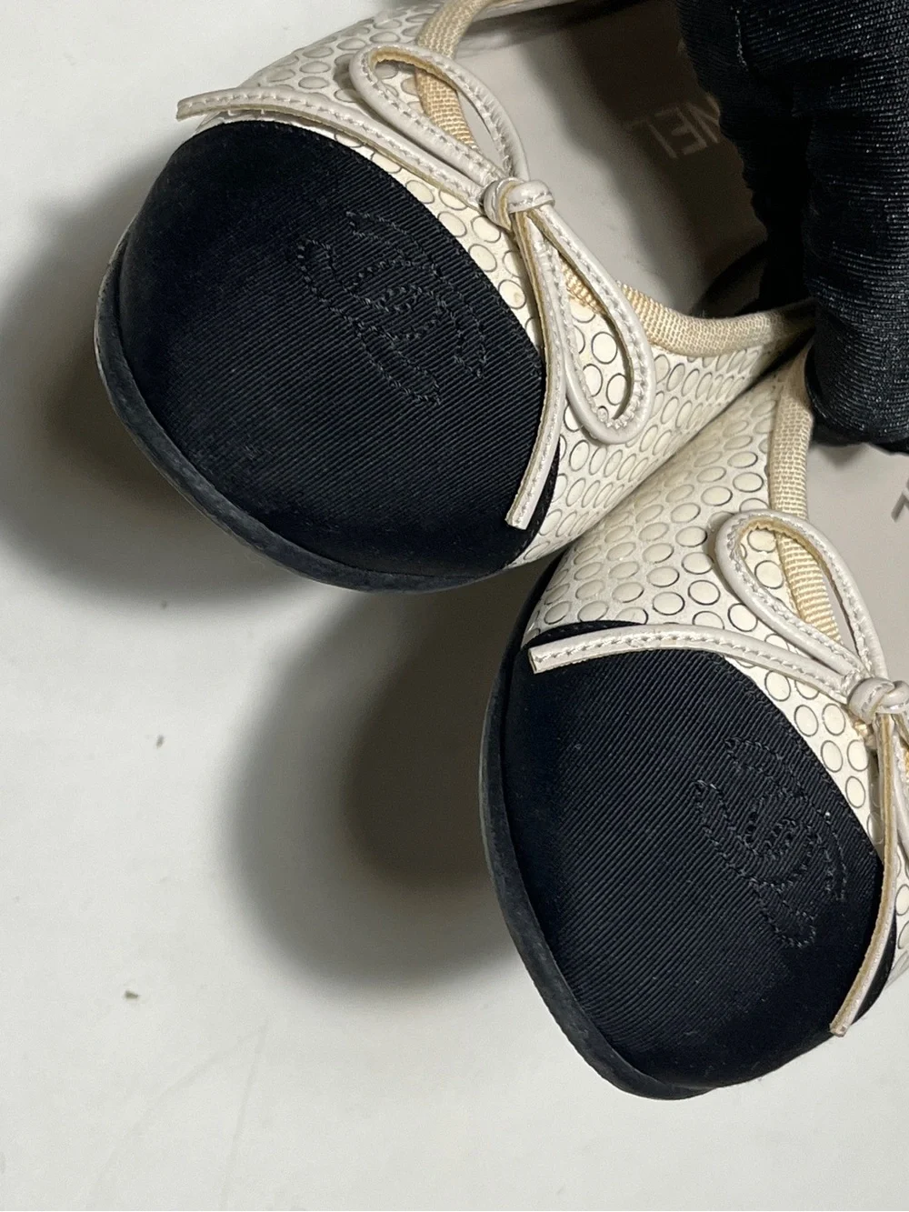 CHANEL white black Leather Ballet Flats with Black Cap Toe